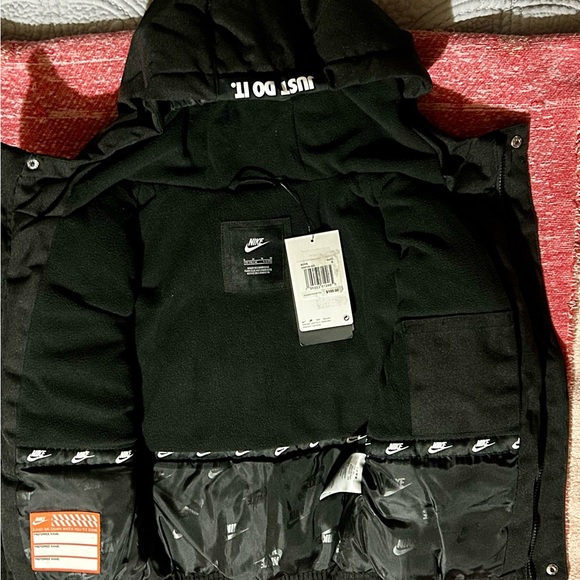 Nike Black Hooded Jacket - Picture 2 of 10